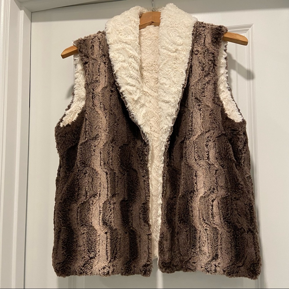 Pandemonium Seattle shawl collar vest. Reversible, faux fur, Medium